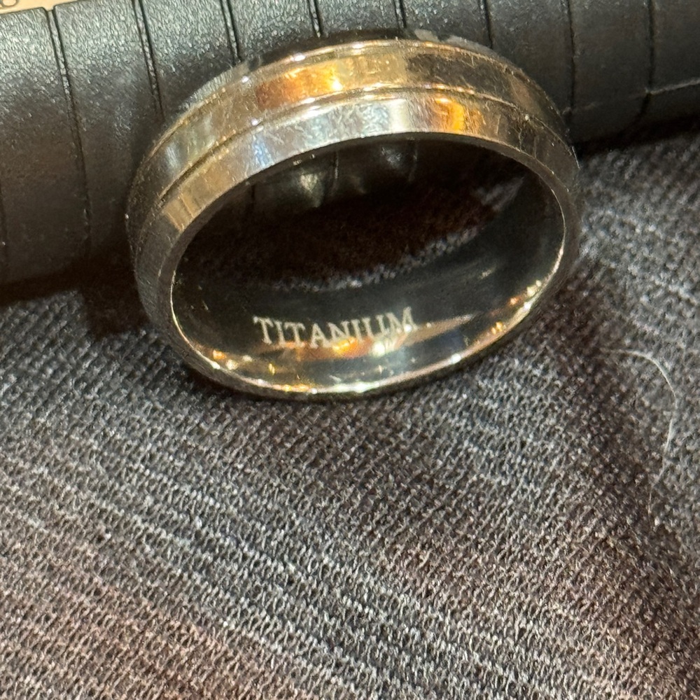 TITANIUM Ring Sz 10 Jewelry Shiny Men’s UNISEX Sz 10 Wedding Engage Make Offer - Picture 2 of 9